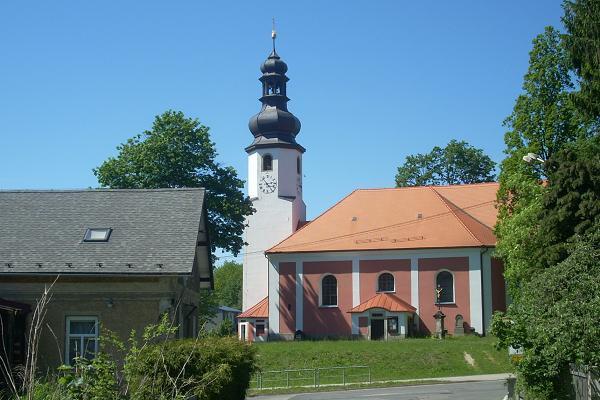 K�� v Mn�ku u kostela