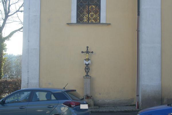 K�� v Jablonci (u kostela)