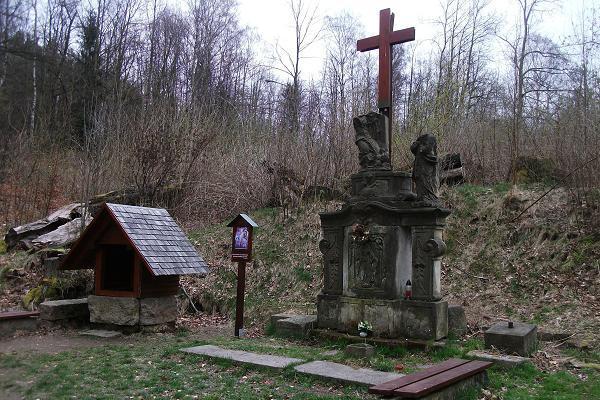 Pomn�k v Z�kapli�� (po�kozen�)