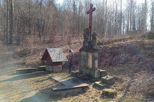 Pomn�k v Z�kapli�� (po�kozen�)