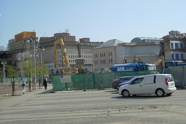 Demolice OD - v pozad palc Dunaj