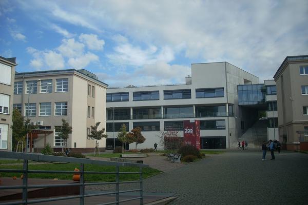 Univerzitn� n�m�st�