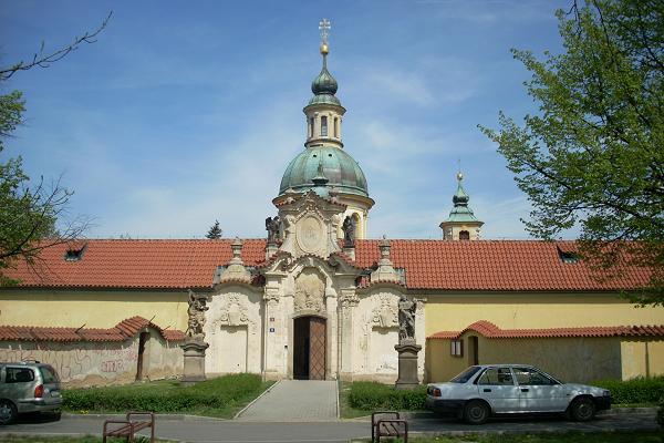 B�l� Hora - kostel