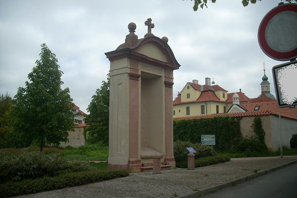 B�l� Hora - kostel
