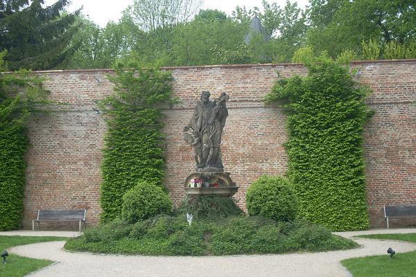 Socha u kl�tera