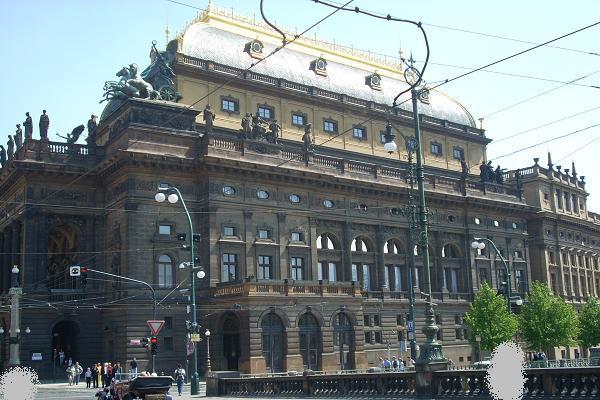 N�rodn� divadlo