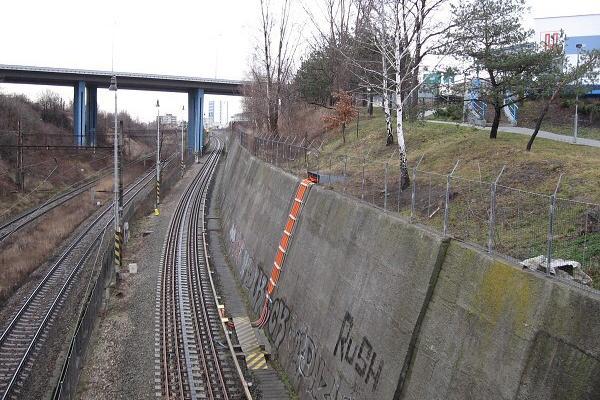 �elezni�n� tra� a vle�ka do depa