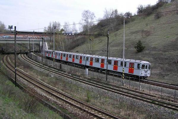 �elezni�n� tra� a vle�ka do depa